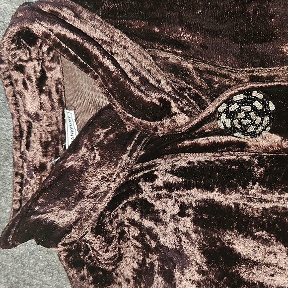 Outstanding Unique Velvet Long Designer Coat - Picture 4 of 14